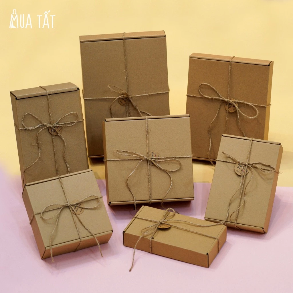 Hộp quà nắp gài giấy kraft trơn kèm dây dừa & tag Mua Tất (muatat.shop)