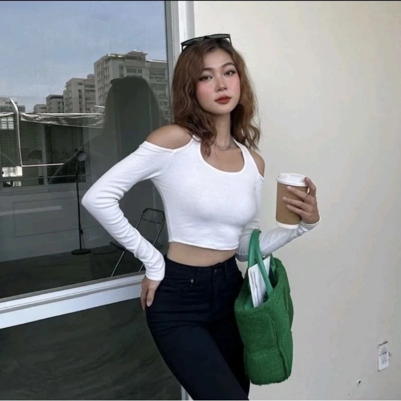 Áo croptop khoét vai tay dài