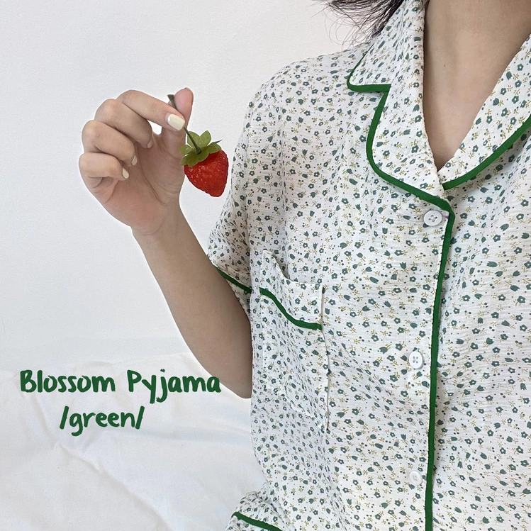 Pyjama ngắn form rộng Hàn Quốc họa tiết hoa, Giặt máy không nhăn Joan.studio - BLOSSOM PYJAMA