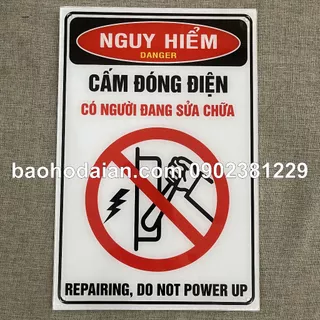 Biển báo mica Cấm đóng điện Có người đang sửa chữa KT 20x30cm