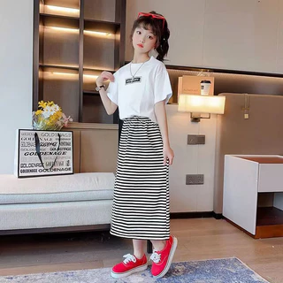 Cô gái ngắn -Suitsed Suit 2024 New Black and White sọc sọc một nửa váy cho trẻ em Phong cách trẻ em Phong cách xa lạ