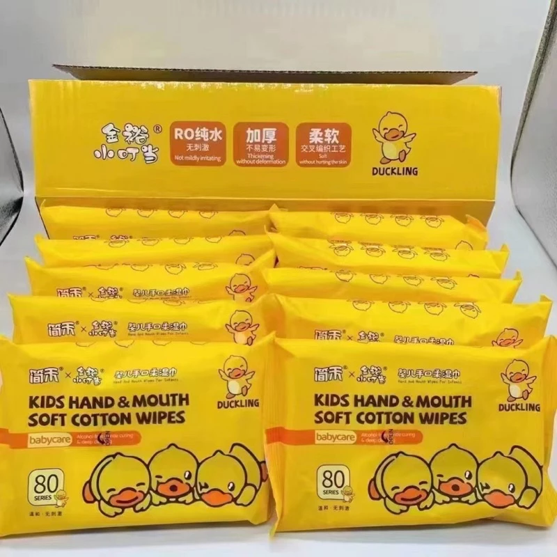 Thùng 10 Gói mini Khăn Ướt Con Vịt Vàng Siêu Đáng Yêu, An Toàn Cho Trẻ Em, không cồn , không gây kích ứng da .