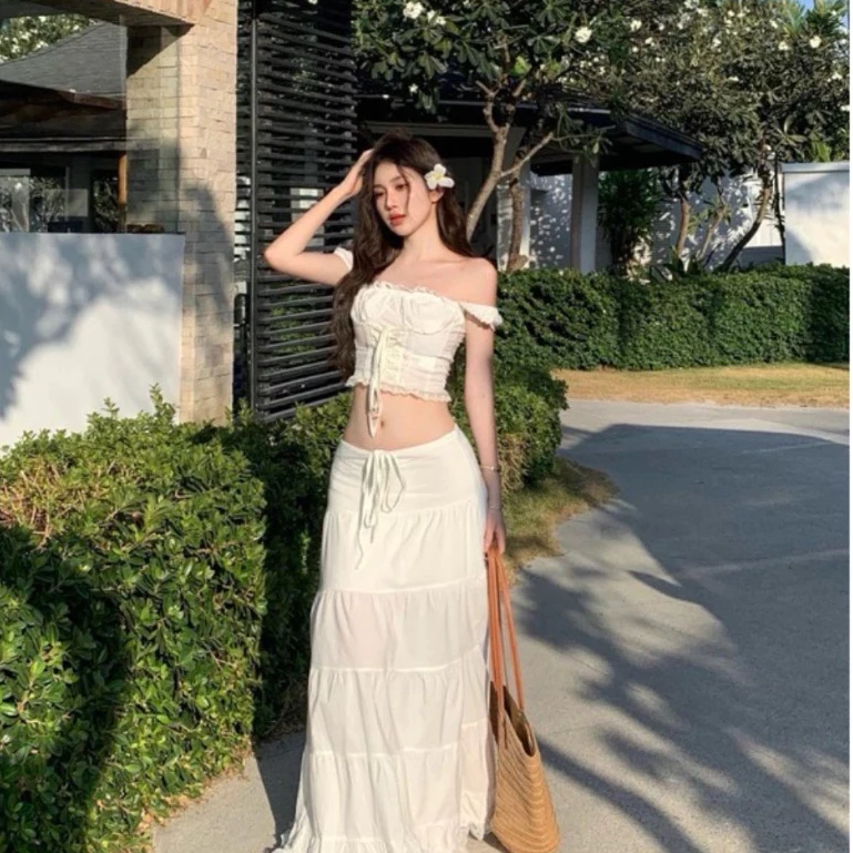 Set đồ đi biển màu trắng,set áo croptop trắng đan dây ngực kèm chân váy trắng rút dây eo 5 tầng xoè cho nàng đi du lịch