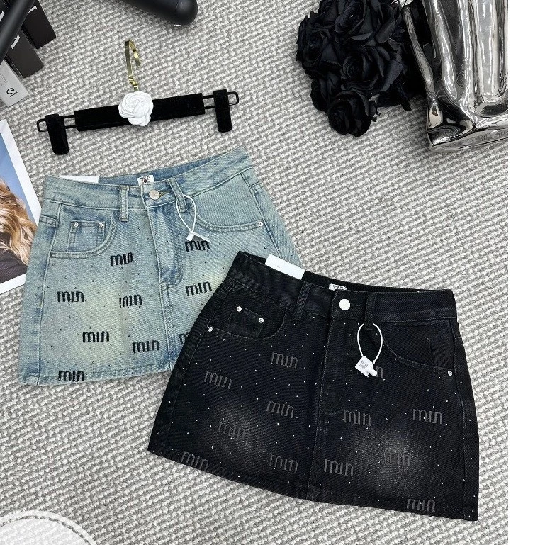 CHÂN VÁY JEAN THÊU CHỮ MIN TRÀN ĐÍNH ĐÁ