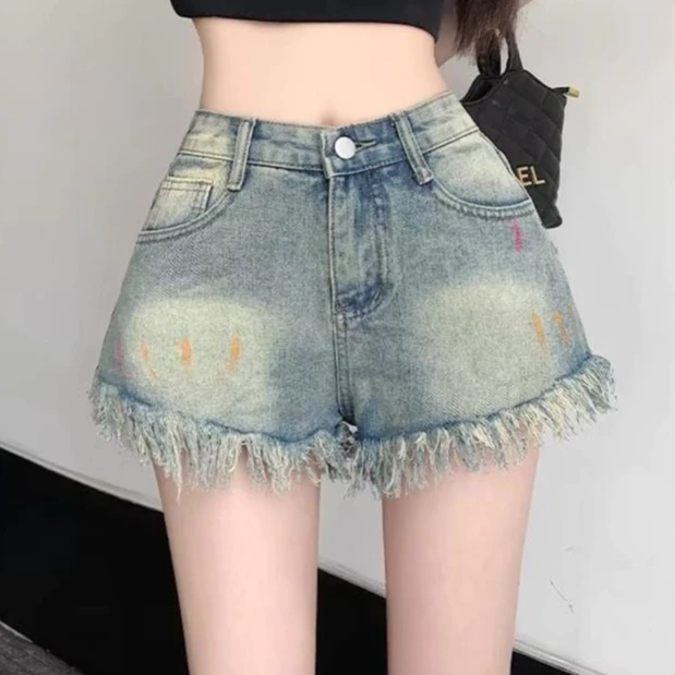 Quần Short Jeans Nữ , Quần Đùi Nữ Chất Liệu Jeans Phối Vẩy Sơn Tua Rua Phong Cách Đường Phố L026