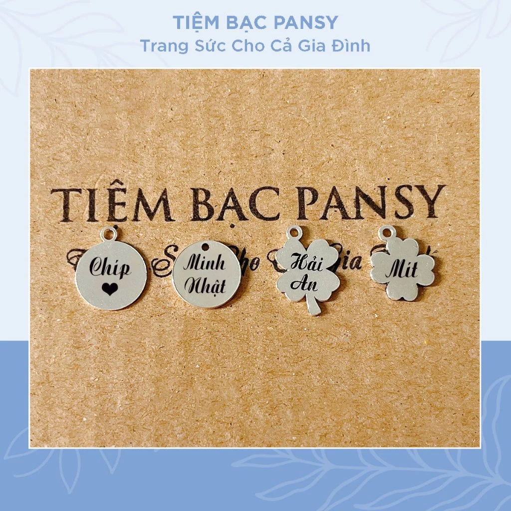 Thẻ tên hình tròn, cỏ 4 lá, trái tim khắc chữ theo yêu cầu bằng bạc ta - TIỆM BẠC PANSY