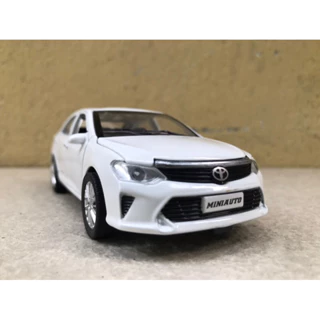 Mô hình xe ô tô TOYOTA CAMRY 2015 - 1:32