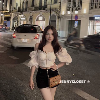 JENNYCLOSET ® Áo trễ vai hoa ren cao cấp tay bồng ( có sẵn mút ngực) , Áo hở vai cổ U dáng crotop hàng L1