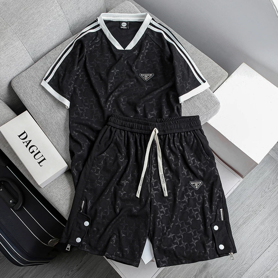 Bộ thể thao nam nữ cổ tim phối viền dập hình họa tiết vân nổi, logo fashion ,Bộ chất liệu vải Waffle thoáng mát