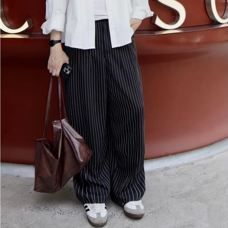 Quần dài Kẻ Sọc ống rộng lưng chun dây rút vải kate form suông màu đen AA.STUDIO