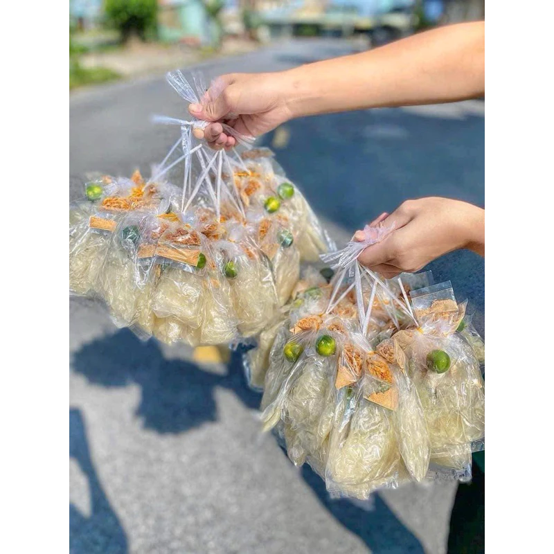Xâu 10 bịch bánh dẻo muối hành phi tắc