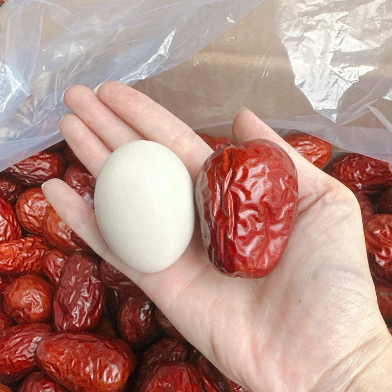 2KG TÁO ĐỎ HOÀ ĐIỀN ZIZE NHƯ QUẢ TRỨNG GÀ( QUẢ TÁO TÀU SẤY KHÔ)