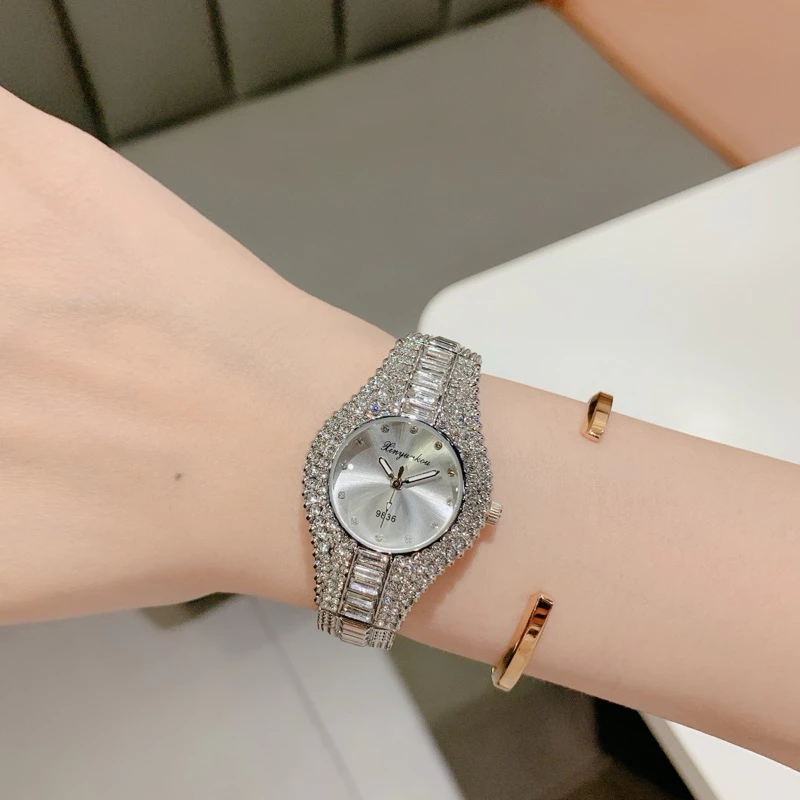 Đồng Hồ Nữ Yunkou Đá Phối Dây Kim Loại Cao Cấp