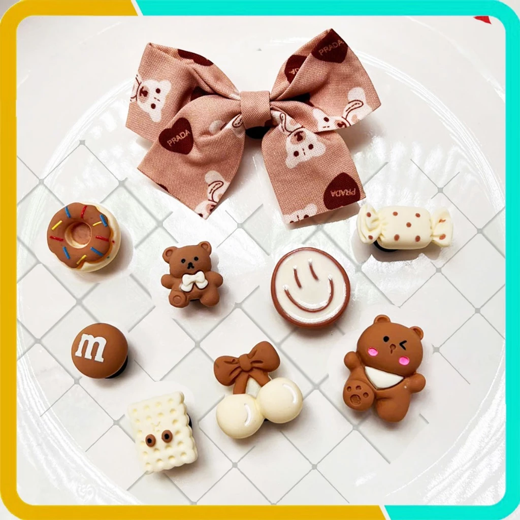 Phụ Kiện Sticker, Jibbitz, Nút Gắn Giày Dép (Bộ 9 Cái Như Hình), Màu Nâu Kem Dễ Thương ST07