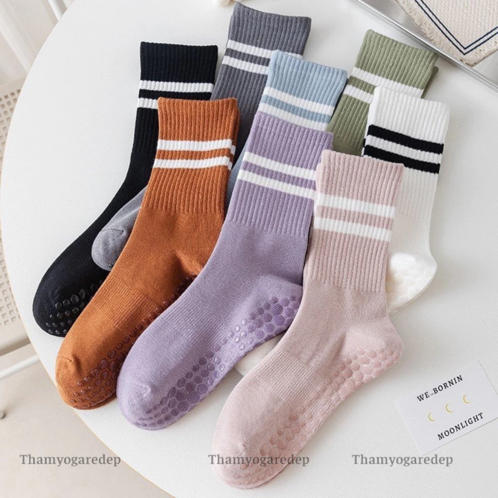 Tất / Vớ Chân Cao Cổ Nữ Freesize 35-39 Tập Yoga Pilates Len Co Giãn Đính Hạt Silicon Chống Trơn Trượt (Cao Cổ Kẻ Sọc)