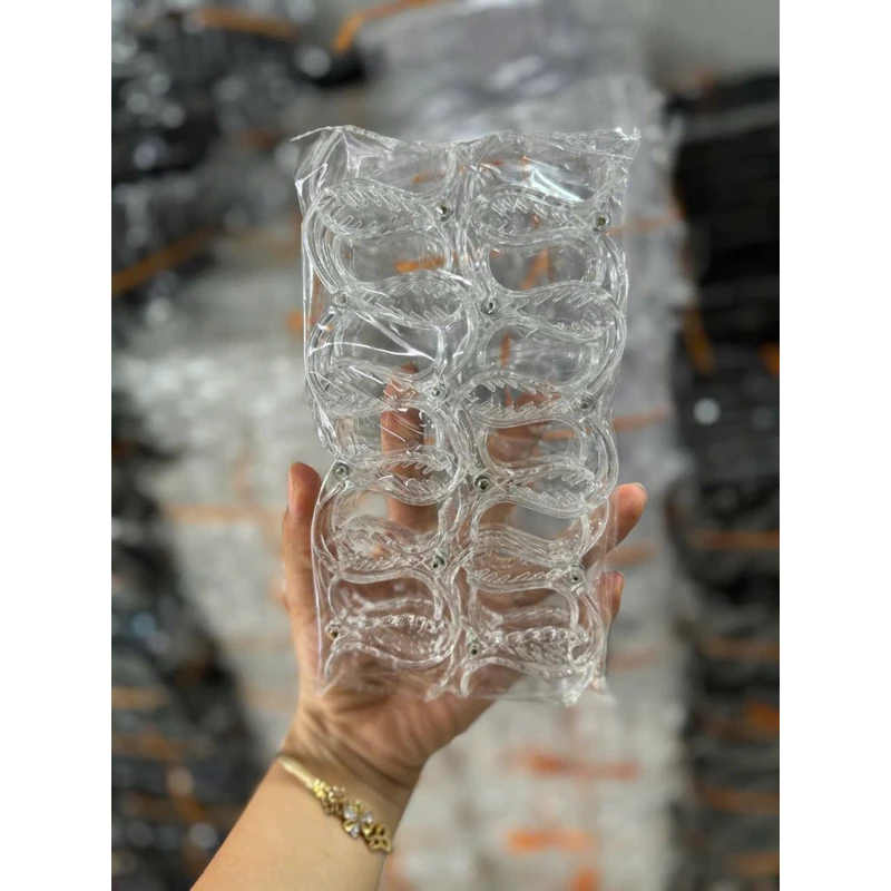 Vỉ 12 Chiếc Kẹp Càng Cua Trong Suốt Hàng Loại_1