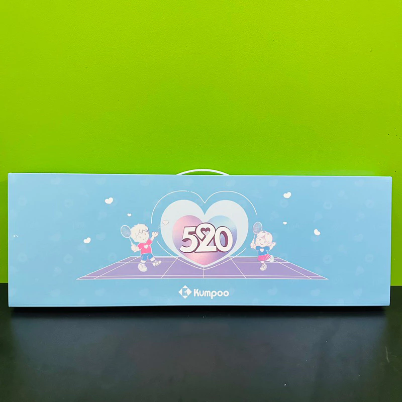 Hộp quà tặng Kumpoo, hộp đựng vợt cầu lông có quai xách( không kèm vợt)