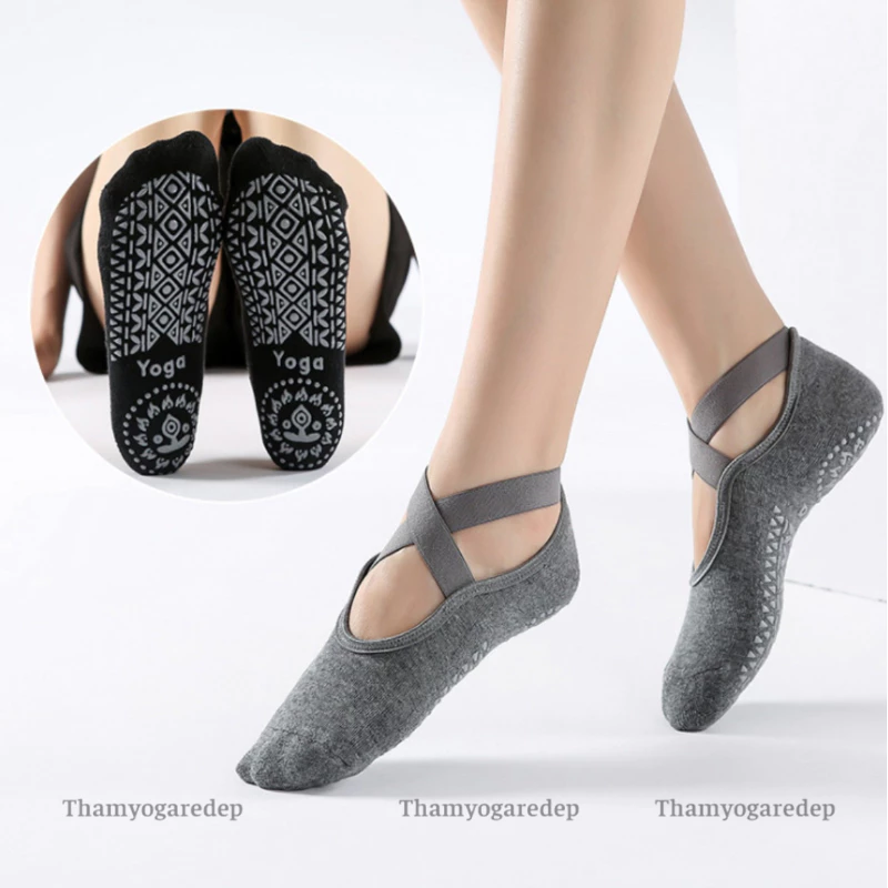 Tất - Vớ Tập Yoga , barre , pilates thấm mồ hôi gắn hạt silicon chống trơn trượt QUAI CHÉO KÍN NGÓN QCK01