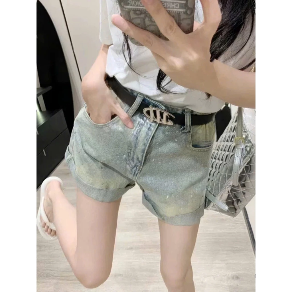 Quần short jean đính đá bling cho nữ dáng basic dễ phối đồ. Quần đùi ngắn đính đá sáng chắc chắn (HC8)