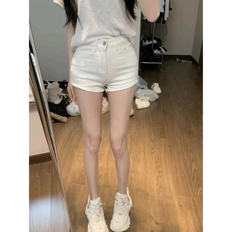 𝐂𝐡𝐚𝐫𝐥𝐨𝐭𝐭𝐞.𝐨𝐝_ Quần Sooc Jeans Trắng Basic Cạp Cao Ôm Dáng