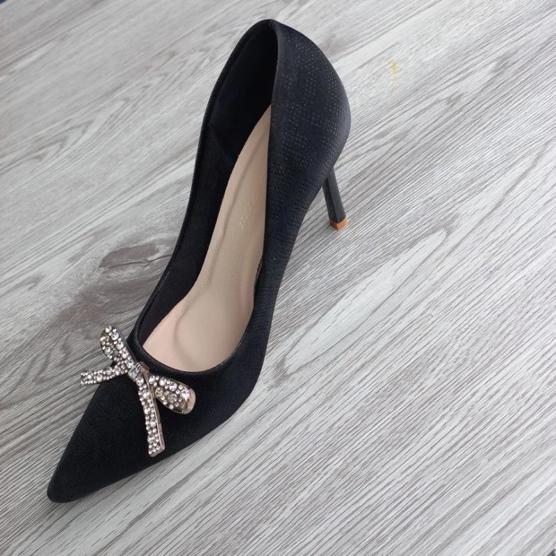 GIÀY CAO GÓT MŨI NHỌN ĐÍNH NƠ ĐÁ SIZE 35-39