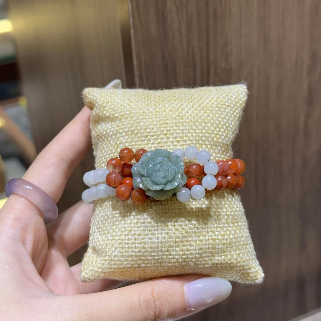 Chuỗi đeo tay phối charm hoa đẹp mắt từ đá có nhiều màu sắc