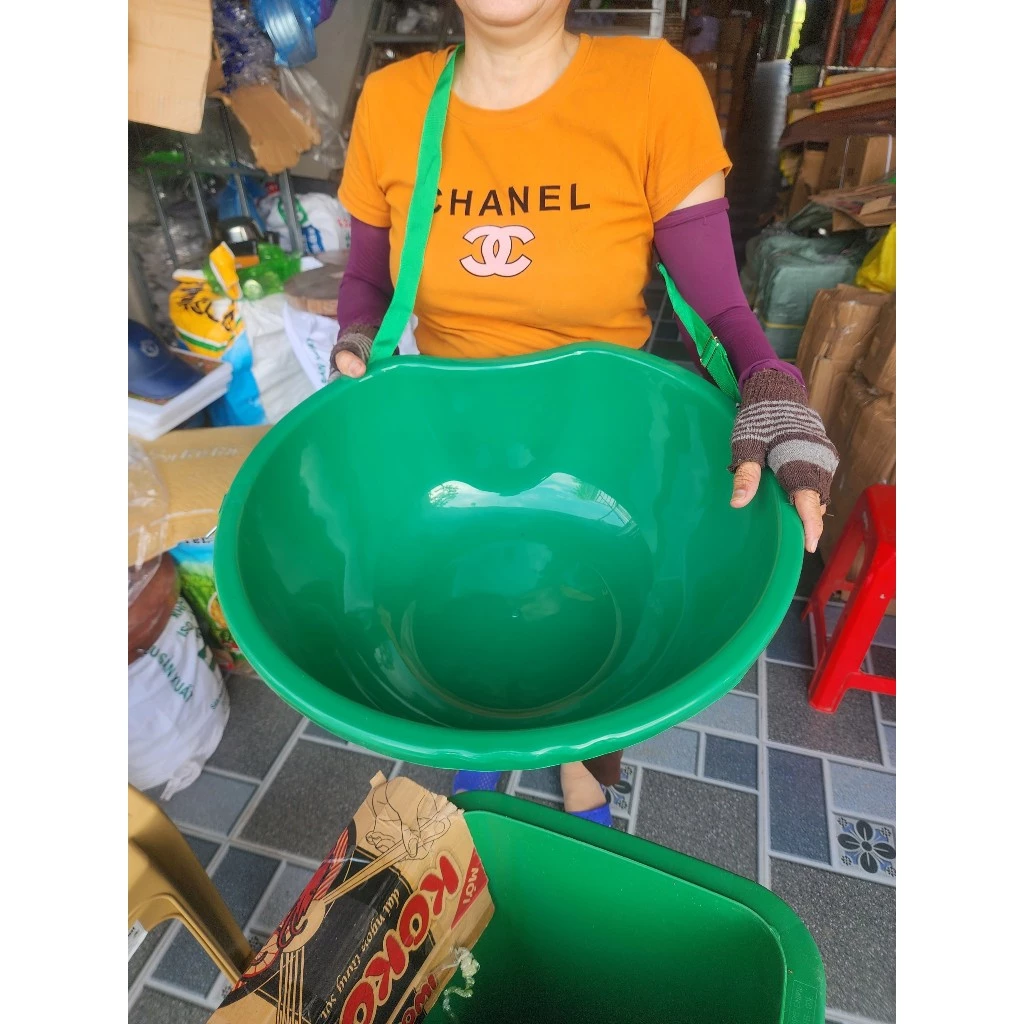 Chậu rải phân đạm, thau bỏ phân có dây đeo Loại Dày || Nhựa HDPE - Hàng VNXK
