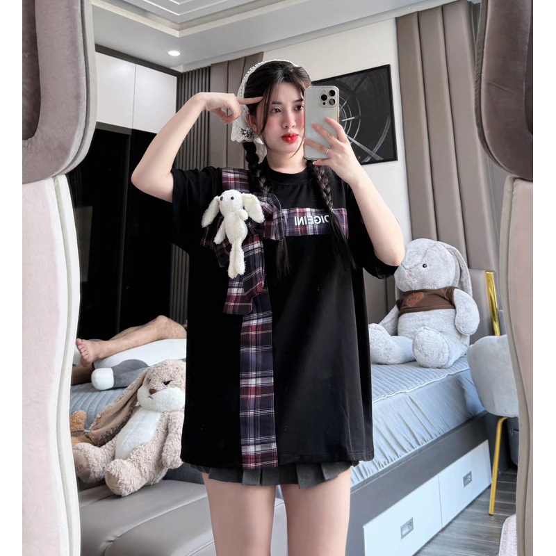 Áo Thun Nữ Phối Nơ Trước Ngực Kèm Thú Bông Siêu Dễ Thương, Áo Phông Nữ Phối Kẻ Caro Form Rộng Hot Nhất Hè 2025
