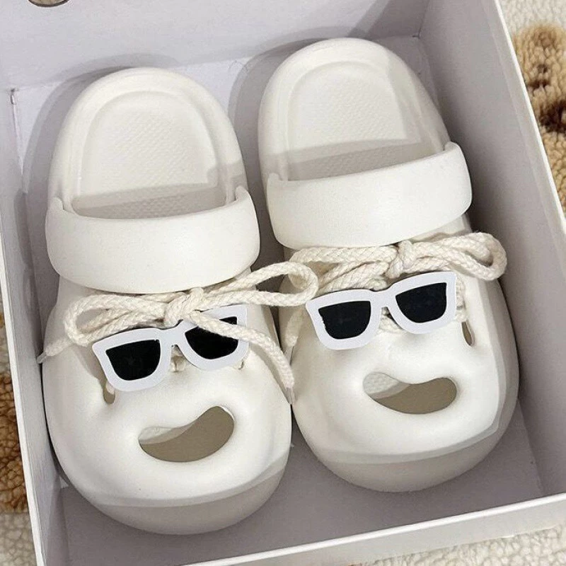 Dép quai hậu unisex hình Mặt Cười Đeo Kính Độc Đáo Siêu Cool, dép sandal đi học đi chơi cá tính