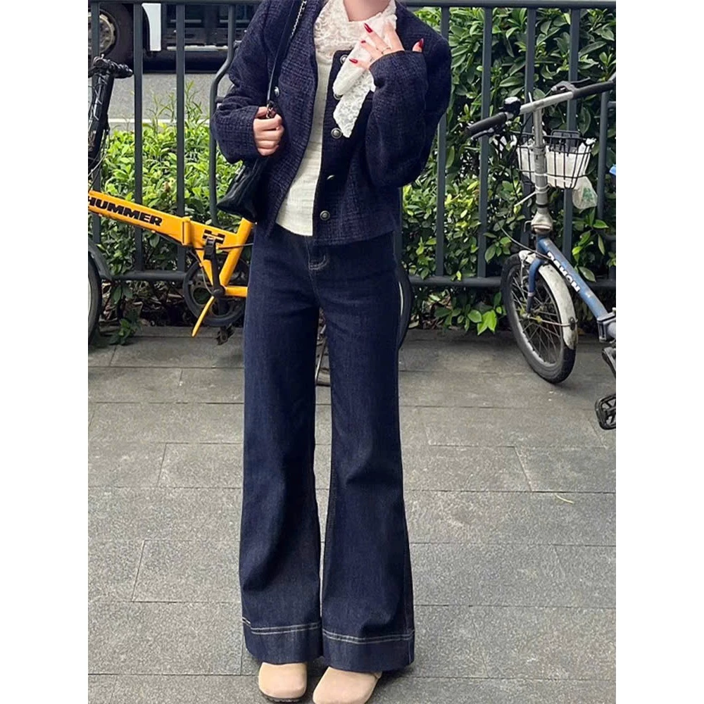 Quần jeans loe xuống hách dáng che khuyết điểm xu hướng 2025