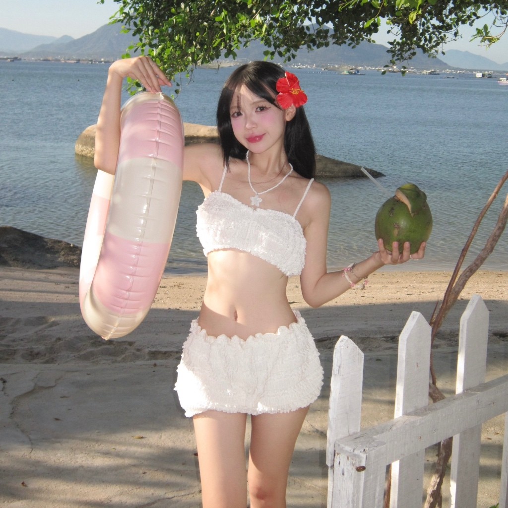 Set Đồ Đi Biển TWENTI Gồm Short Bí Tầng Ren và Áo Bra