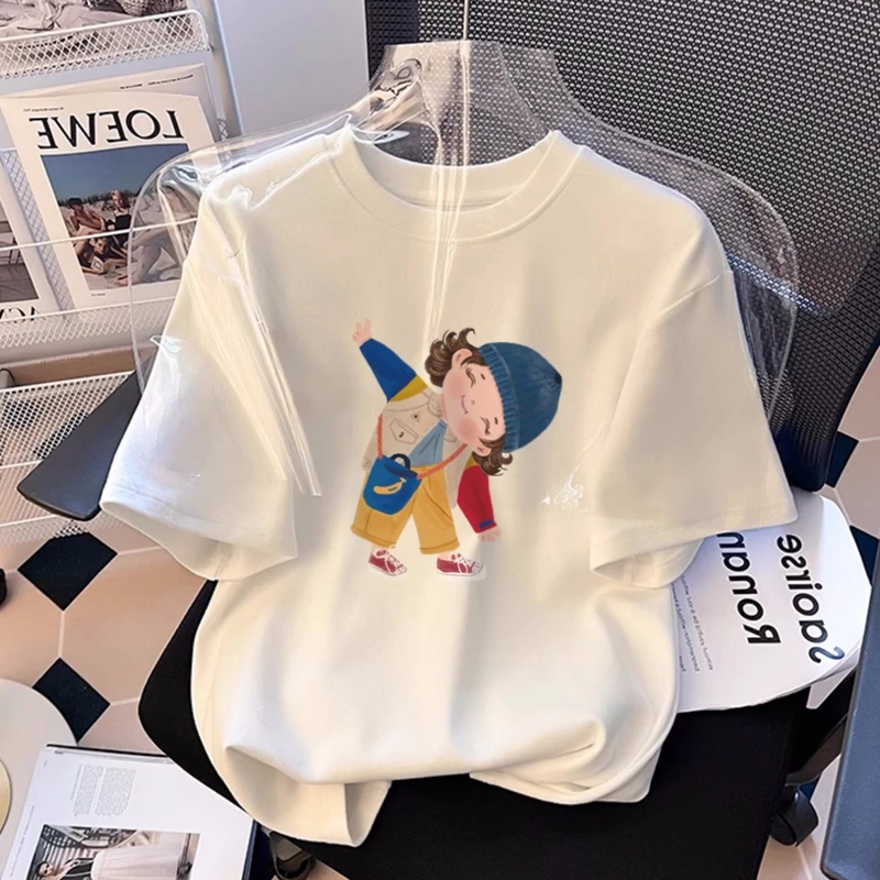 Áo Phông Nữ Dáng Vừa – Chất Cotton Mềm Mại, Thoáng Mát, Thời Trang Basic In Hình Cô Gái Đội Mũ Len