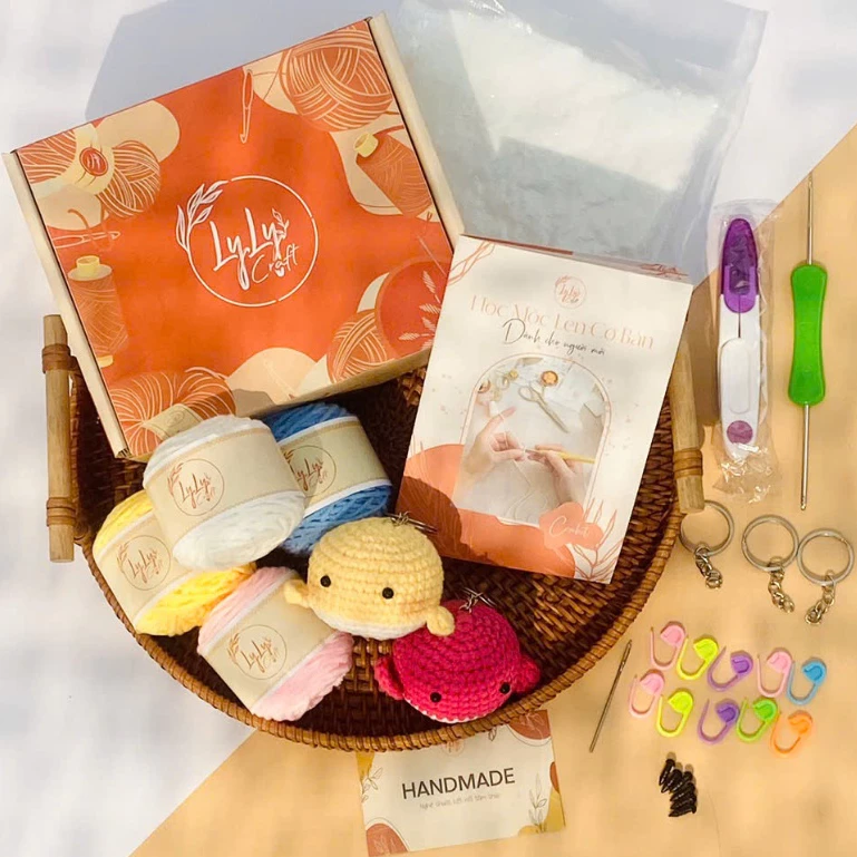 Set Móc Len Cho Người Mới Bắt Đầu Gồm Dụng Cụ Móc Len Và Sách Hướng Dẫn Làm Móc Khóa Cá Heo Bằng Len