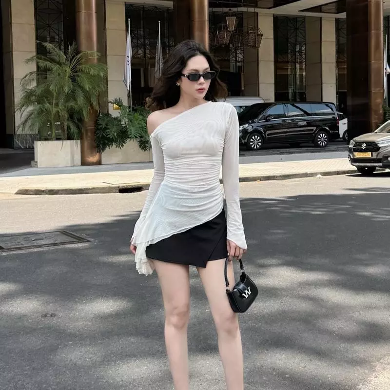Áo trễ vai lưới vạt xéo tay dài đen/kem B2 - Orimi