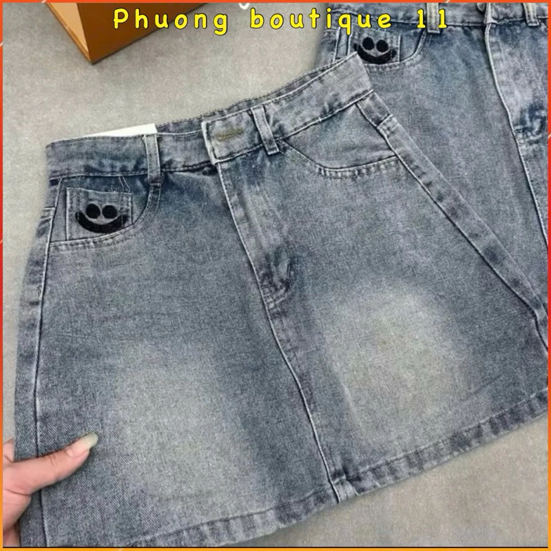 Váy Jean Chữ A Cạp Cao Thiết Kế Thêu Mặt Cười Tạo Điểm Nhấn