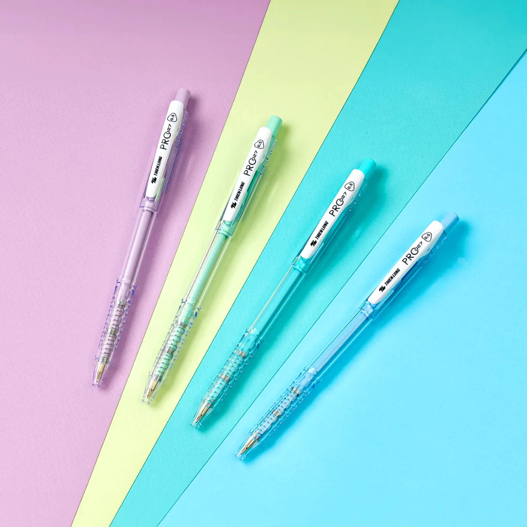 Bút bi Thiên Long ngòi 0.5mm, Viết trơn êm, mực ra đều và liên tục.