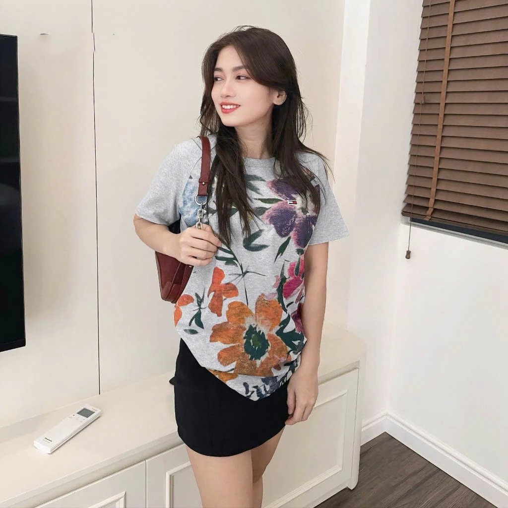 Áo thun nữ TM màu xám phối hoa lạ mắt, trẻ trung xinh xắn