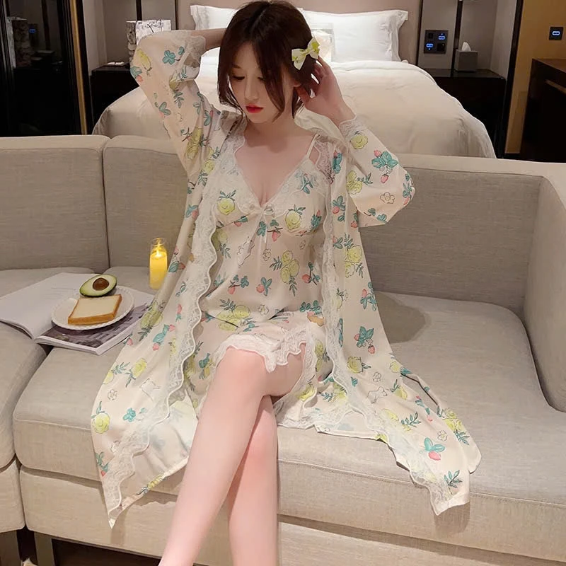 Bộ Đầm Ngủ Lụa Hai Dây Kèm Áo Khoác LICERIA 325 Hoạ Tiết Chất Lụa Phối Ren Phong Cách Tiểu Thư Sang Trọng.