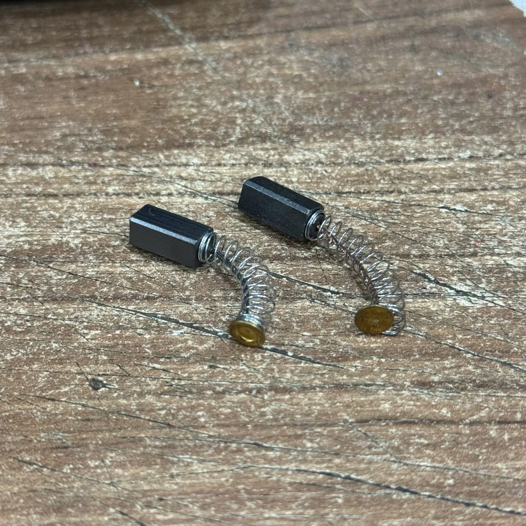 Chổi than máy xay sinh tố một cặp 2 chiếc