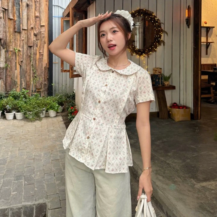 Áo kiểu babydoll CAILY cổ sen in hoạ tiết hoa nhí phối dây buộc điều chỉnh eo mẫu mới hè 2025