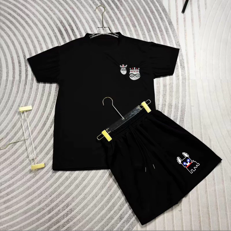 Bộ cộc nam hoạ tiết thêu vương miện from dáng unisex cho nam