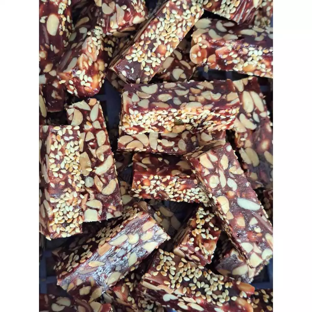 Kẹo Chuối Đậu Phộng/ Kẹo Mè Xửng Đậu Phộng Đặc Sản Bến Tre gói 250G