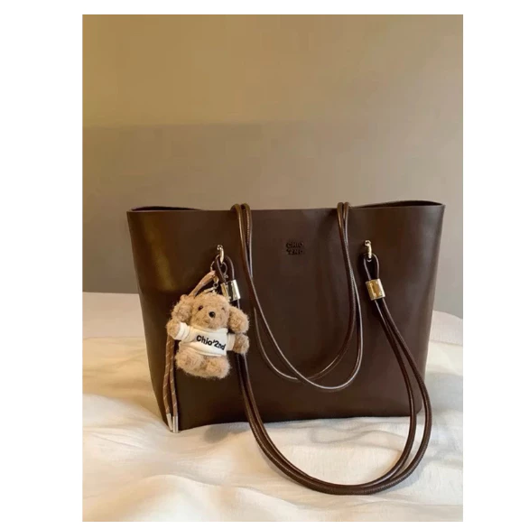 Túi tote nữ chio vân da size 33cm*13,5c *27cm có khóa kéo miệng kèm chamr cún kem đủ màu