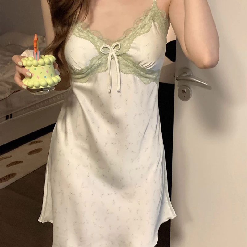 Bộ đồ ngủ treo ren mới vào mùa hè Thiết kế đồ ngủ nóng nhất tuyệt vời