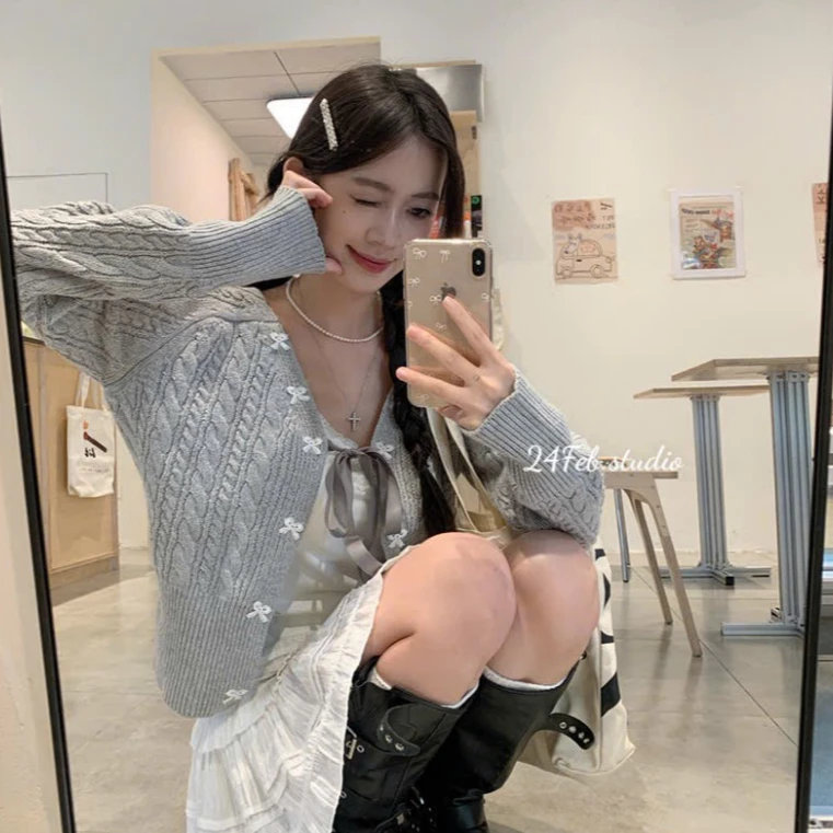 Áo cardigan len nữ vặn thừng dài tay buộc nơ phong cách tiểu thư 24Febstudio AKN00002