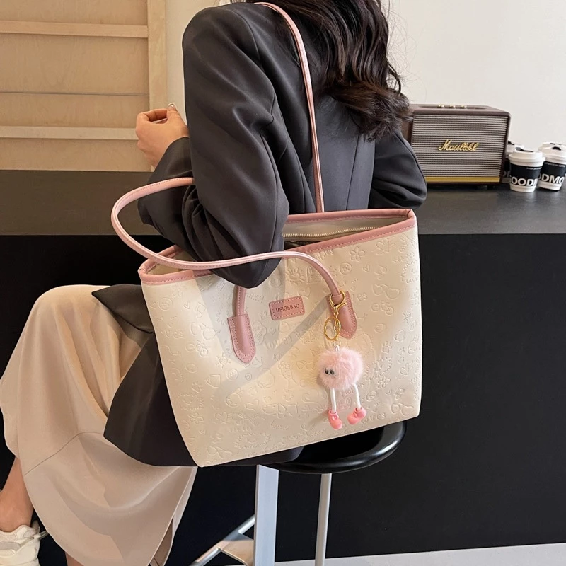 Túi đeo vai nữ 32*27*11CM sức chứa lớn đi lại túi tote sinh viên thời trang đa năng có móc chìa khóa mặt dây