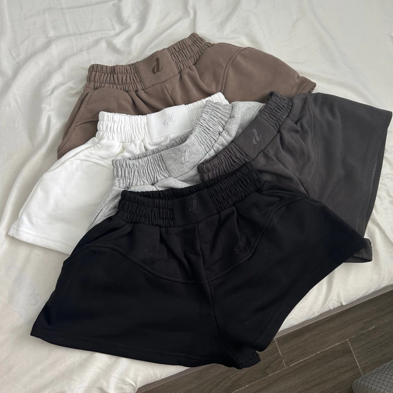 Quần Short Dáng Cánh Bướm Chất Nỉ Cua Chạy Viền Trước Sau Thêu Chữ Lưng Bo Chun Co Giản AA