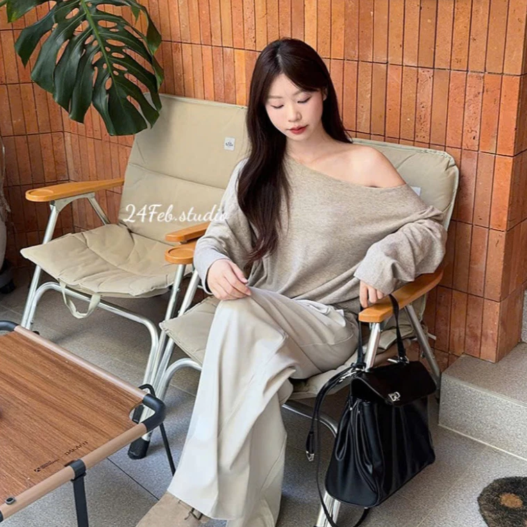 Áo thun nữ dài tay lệch vai form rộng phong cách basic Hàn Quốc 24Febstudio APN46