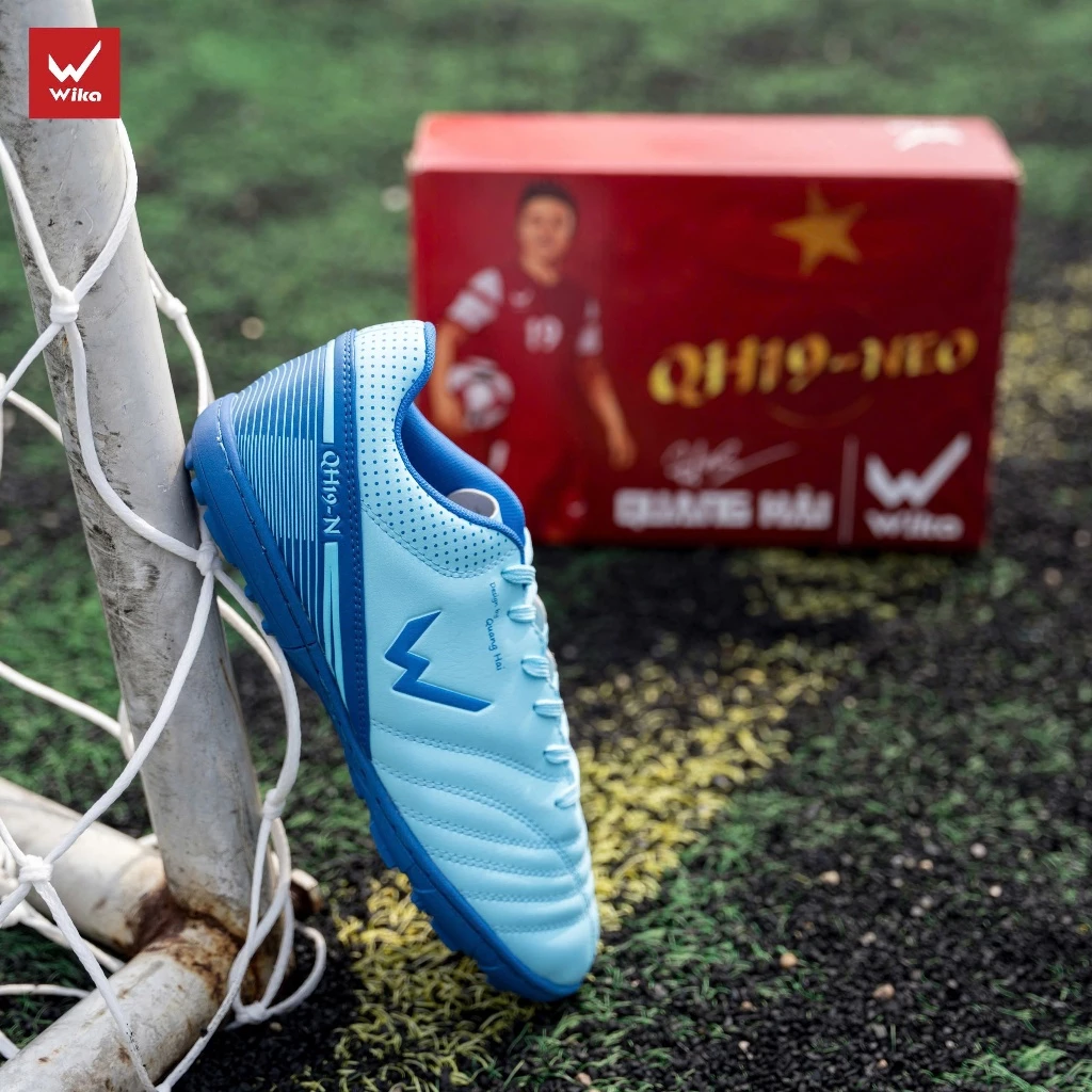 Giày Bóng đá 𝐖𝐈𝐊𝐀 𝐐𝐇𝟏𝟗 𝐍𝐄𝐎 𝐱 𝐐𝐔𝐀𝐍𝐆 𝐇𝐀̉𝐈, Chất liệu da Microfiber độ bền cao, phủ Nano chống thấm