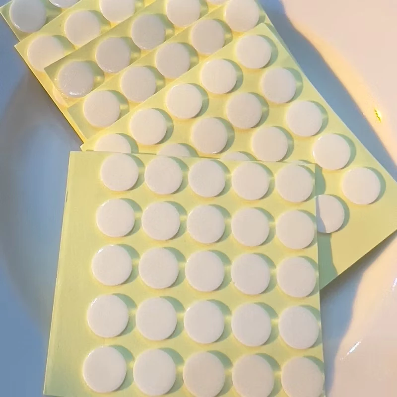 HEMISTORE96 1 tấm 25 miếng dán chấm tròn hai mặt, sử dụng công nghệ nano siêu dính, khi tháo không để lại vệt keo